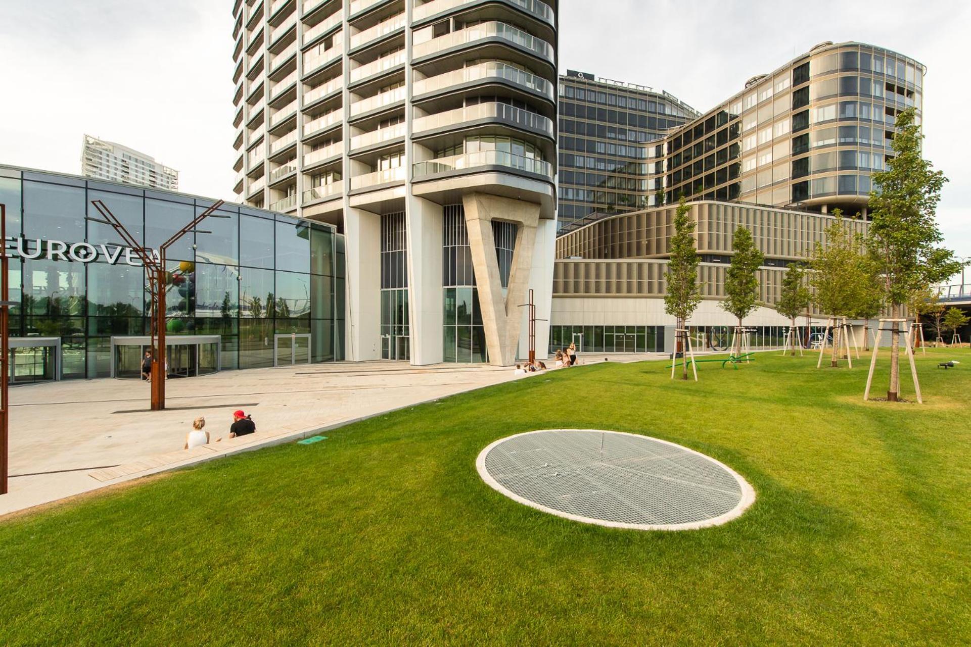Nikas Eurovea Apartments - Free Parking Bratislava Exterior photo