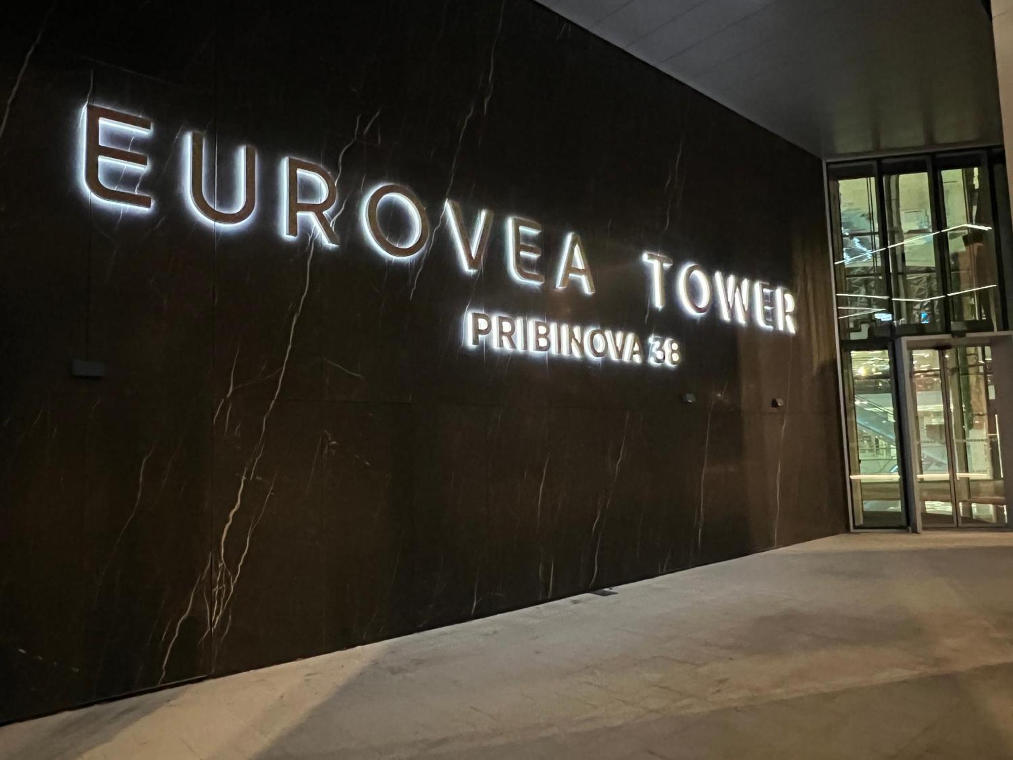 Nikas Eurovea Apartments - Free Parking Bratislava Exterior photo